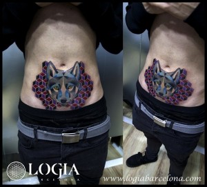 Tatuaje www.logiabarcelona.com Tattoo Ink tatuaje lobo en la barriga  0097  